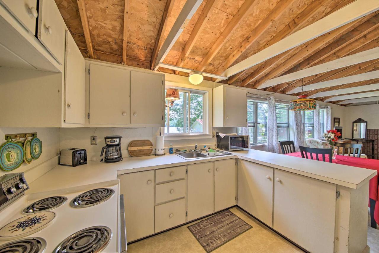 Rustic Retreat Across From Lake Family Friendly! Union Buitenkant foto