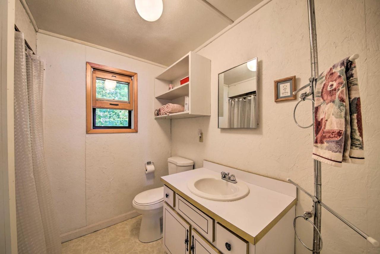 Rustic Retreat Across From Lake Family Friendly! Union Buitenkant foto